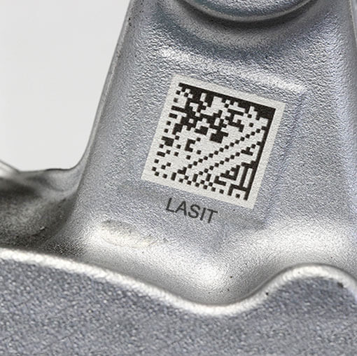 Dmx-newscodici2D Marquage laser à grande vitesse pour la production en série de composants aérospatiaux