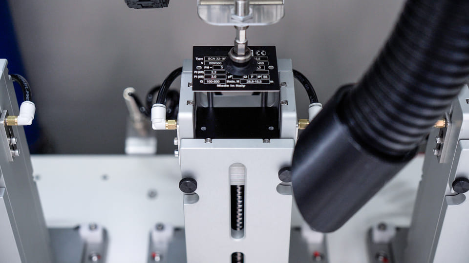 Towerlabel-sistema-pick-and-place Towerlabel: laser marking on labels