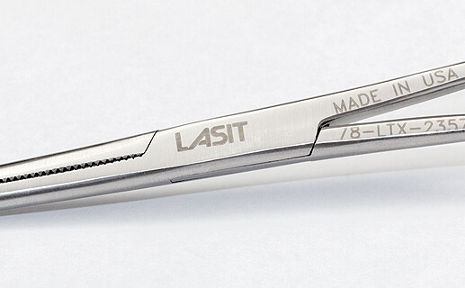 Medicale-impalabile Le laboratoire LASIT : essais et contrôle de qualité pour le marquage au laser d'instruments médicaux