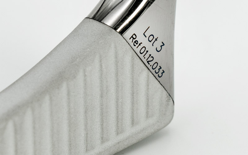 Laser-marking-settore-medicale Le laboratoire LASIT : essais et contrôle de qualité pour le marquage au laser d'instruments médicaux