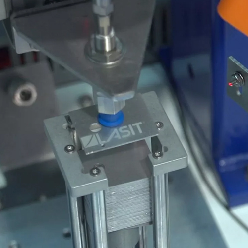 TARGHETTE Marcatura Laser automatica di targhette con sistema di etichettatura