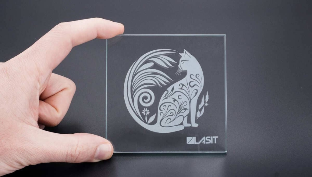 DSC01917-1-1024x580 Marquage laser UV sur verre : qualité, précision et productivité pour le secteur promotionnel