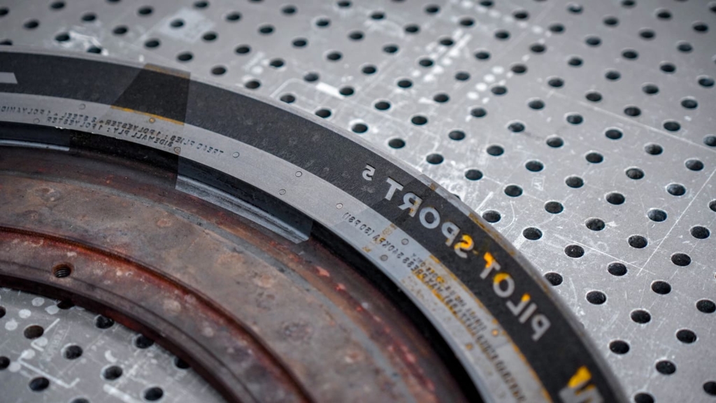 Pulizia-Laser-2-1-1024x576 Nettoyage laser pour l'élimination des oxydes et des contaminants : alternative industrielle au sablage