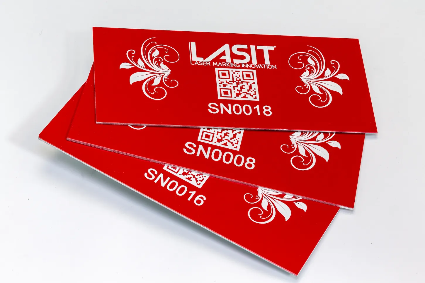 marcatura-laser-per-targhette-oleodinamica How do laser markers work?