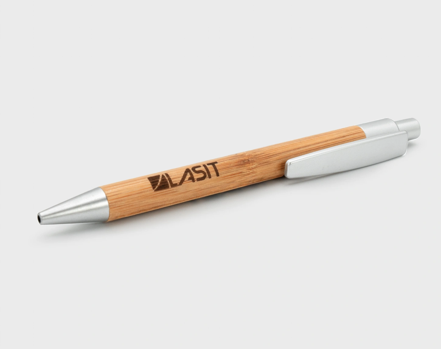 Legno_Promozionale_Penna-LogoLasit Le laser CO2 dans le secteur promotionnel : une technologie en pleine évolution