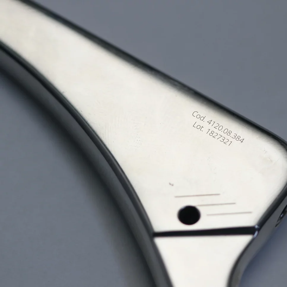 Componenti-Medicali-1-edited-1 FlyRobot: Innovation in Laser Marking for the Medical Sector