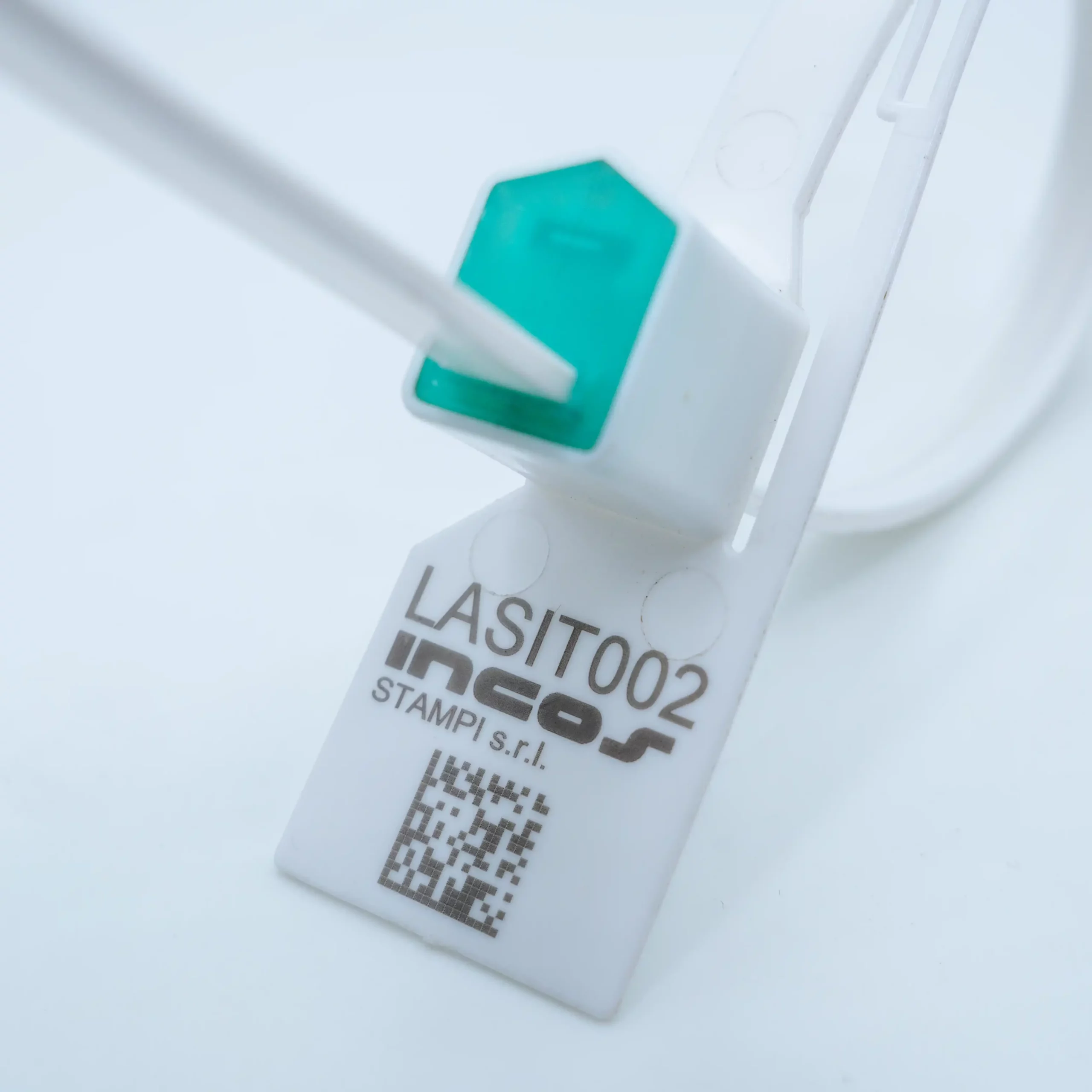 Marcatura-Laser-UV-settore-Medicale-1-edited-scaled Le laboratoire LASIT : essais et contrôle de qualité pour le marquage au laser d'instruments médicaux