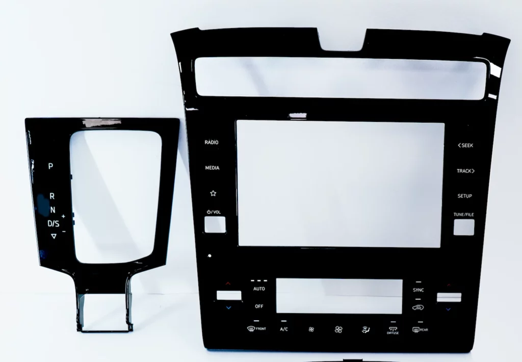 laser-uv-plastica-1024x710 Laserentschichtung in der Automobilbeleuchtung: fortschrittliche Technologien für präzise Abtragsprozesse