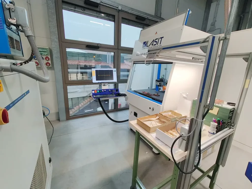 marcatura-laser-per-locchialeria-4-1024x771 Omas - Precision in the service of excellence in eyewear