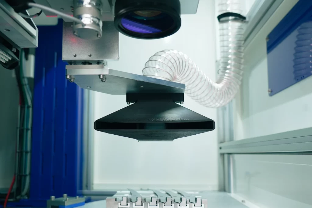 sistema_aspirazione_integrato-1024x683 Grawerowanie laserowe kodu VIN: wyzwania i rozwiązania technologiczne