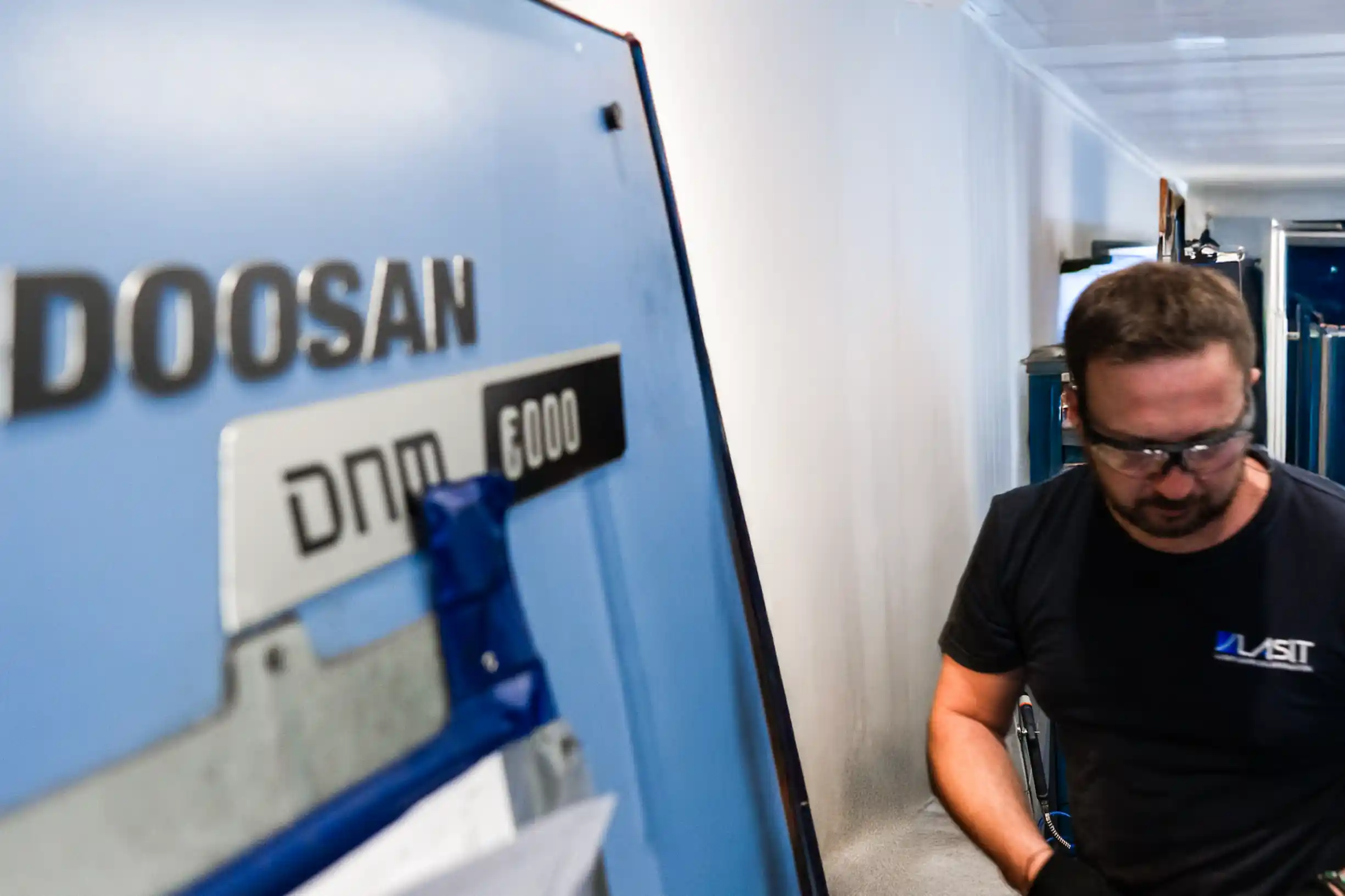 LASIT-con-Doosan-4 LASIT et Overmach : le partenariat stratégique qui investit dans la qualité et la production interne