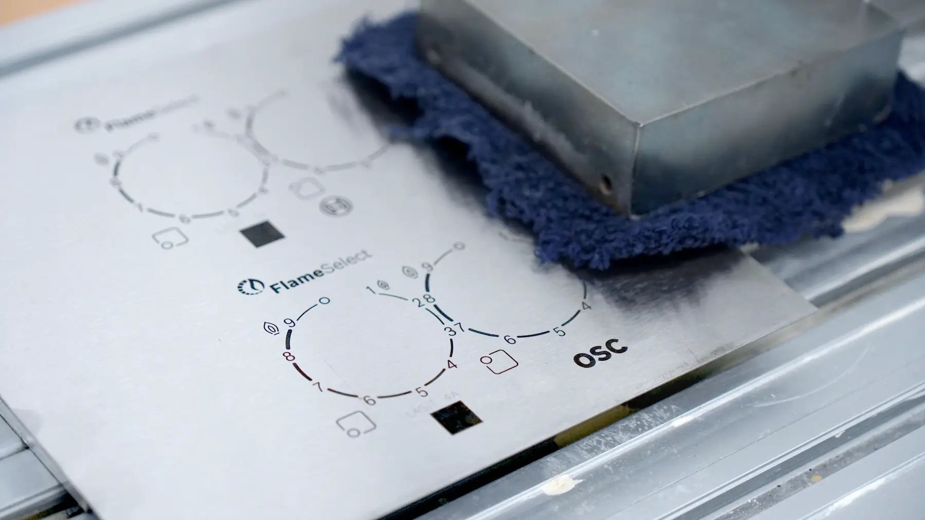 TEST-ABRASIONE-14 Marquage laser picoseconde pour les appareils électroménagers haut de gamme : qualité et durabilité supérieures