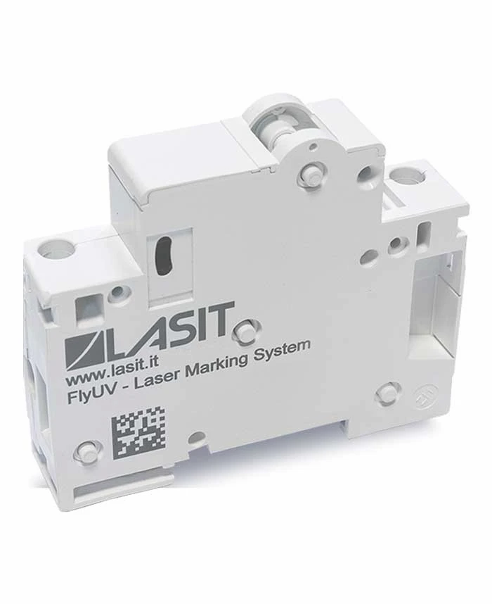 plastica-02 Marquage laser UV et vert sur les composants électroniques : intégration, précision et automatisation des lignes de production