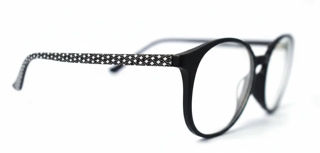 Occhialeria_Metallo-occhiali UV laser marking vs CO₂ in eyewear: which technology for which application