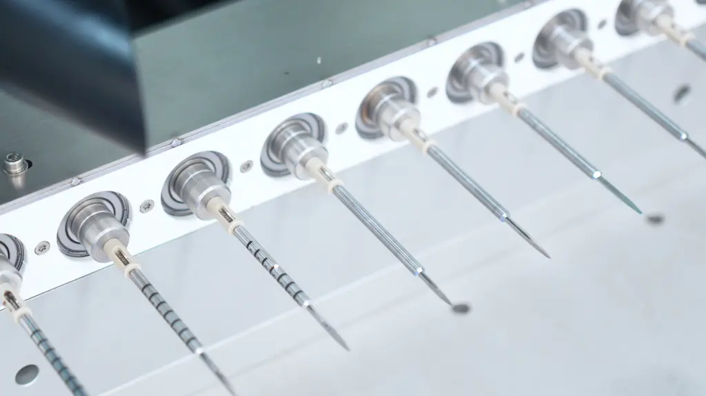 marcatura-laser-fresi-dentali-1 TowerSteel: znakowanie laserowe w zakresie 360° dla frezów dentystycznych i precyzyjnych elementów cylindrycznych